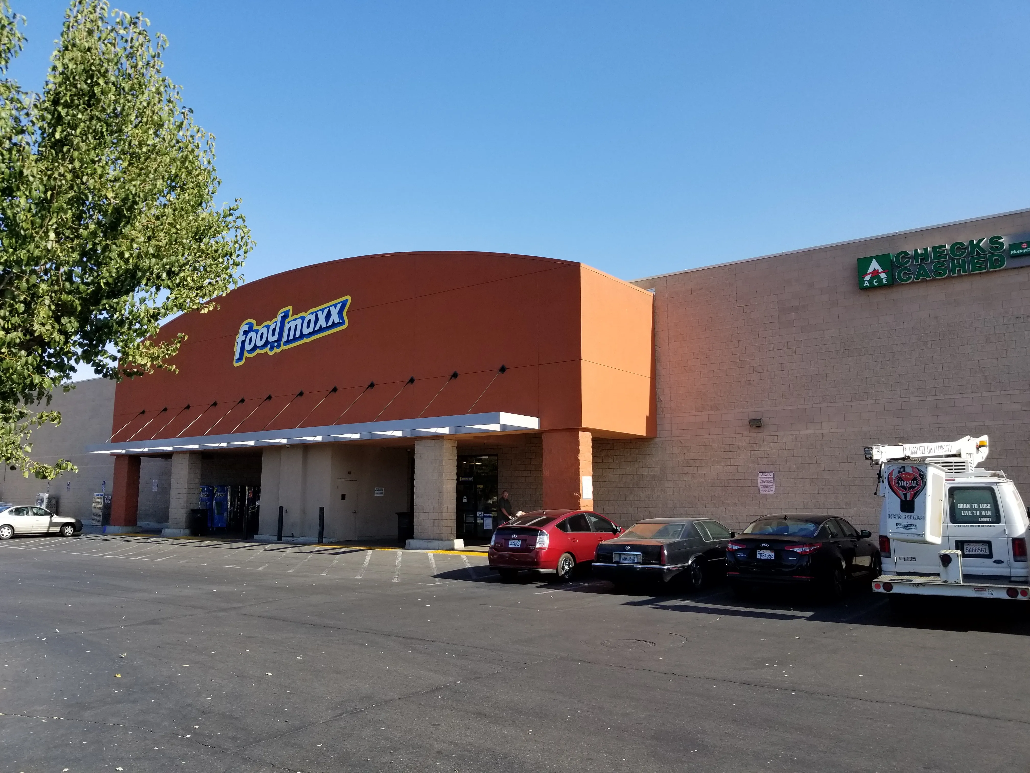 California---FRESNO---4049---3241-W-SHAW-AVE