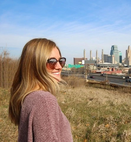 Kansan looking out over the industrial district